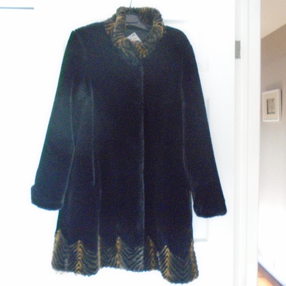 WOMAN COAT - Picture 1 of 3